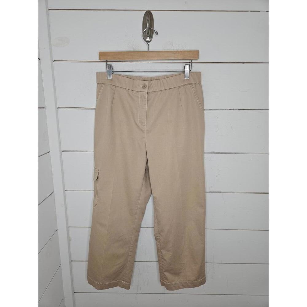 A La Carte size 8 tan cropped cargo pants